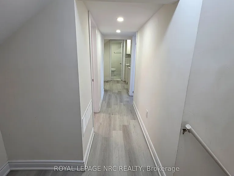 69 Vine St S #2 — Photo 4