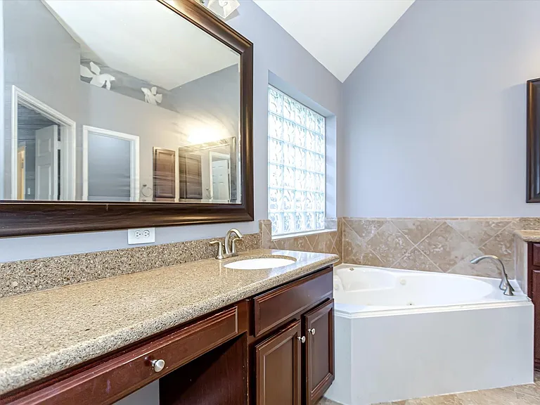 14322 Baron Creek Ln — Photo 41