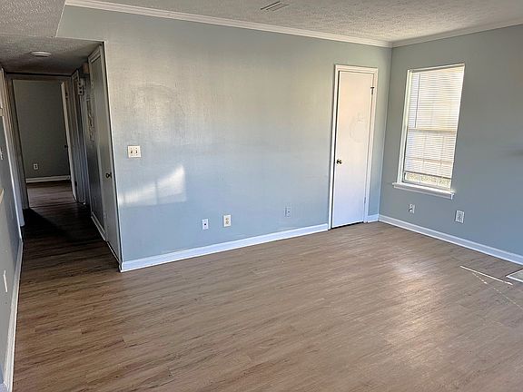 3rd image of 830 Willow Pointe