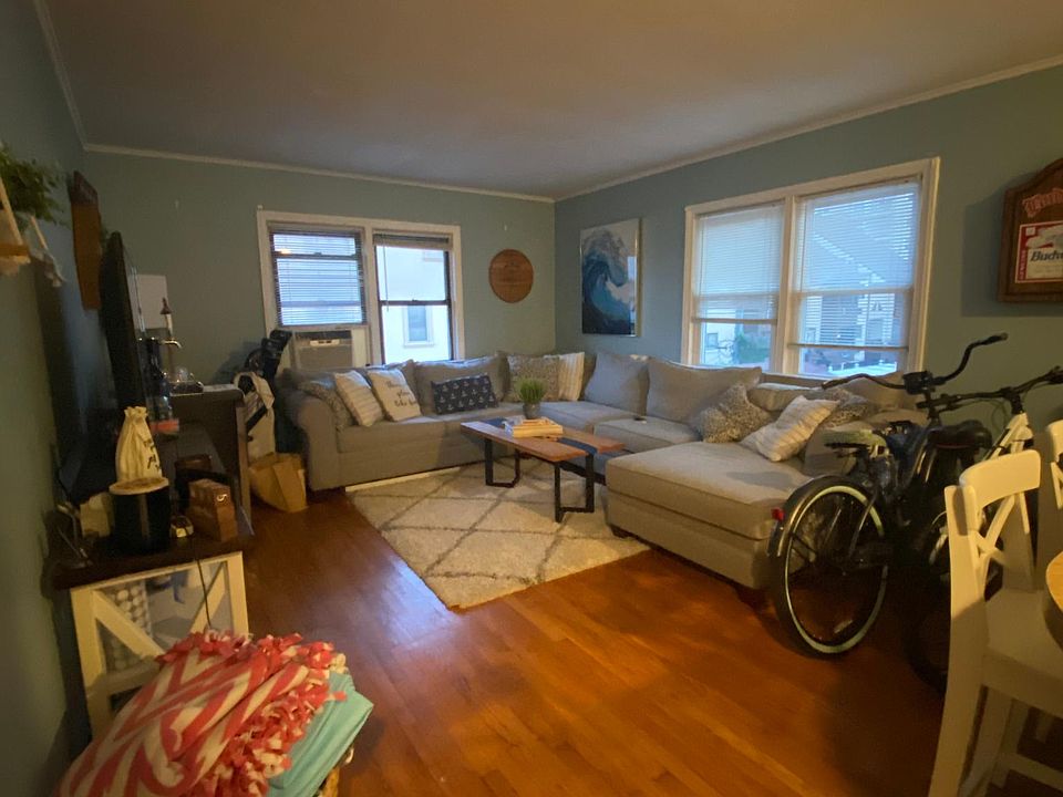 1st image of 600 E Broadway APT 2