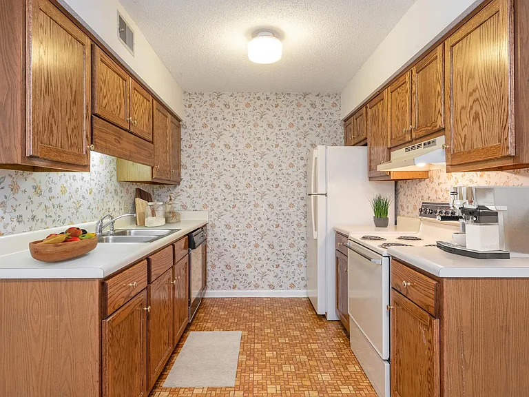 Cedar Hills Apartments and Towhomes — Photo 39
