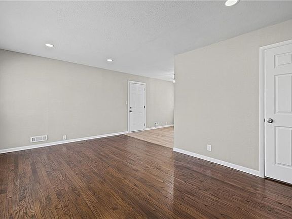 5th image of 10712 Blue Ridge Blvd