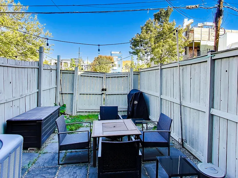 1238 Linden Pl NE — Photo 10