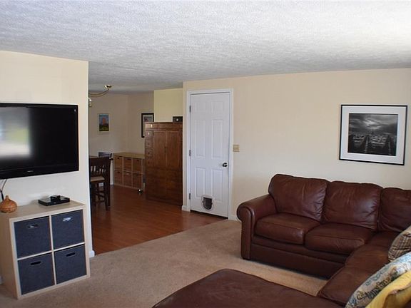 2nd image of 1909 Mattis Dr