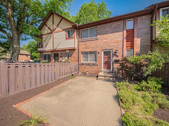 3rd image of 963 N Terrace Ln