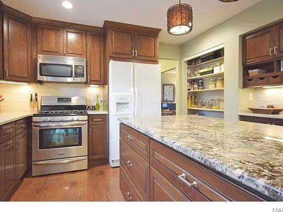 3rd image of 623 Highland Glen Dr