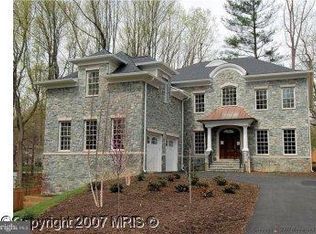 6841 Wilson Ln, Bethesda, MD 20817