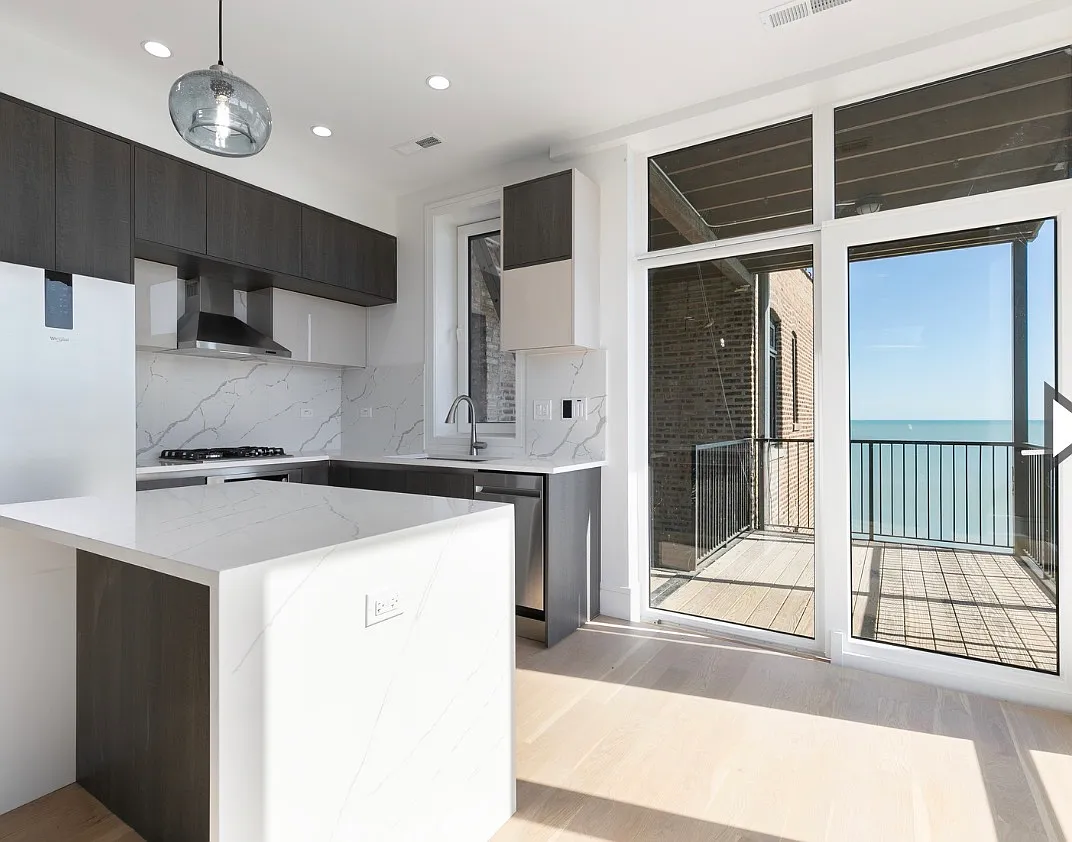 2 bed, 932 sqft, $3,995 — Photo 1