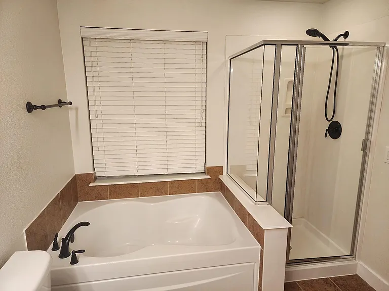 4519 Woodspring Glen Ln — Photo 32