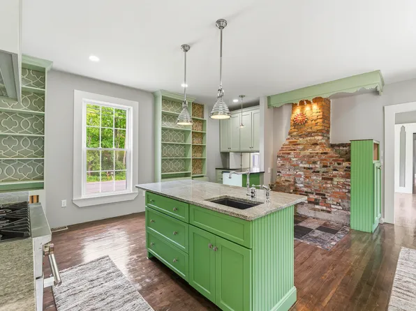 1085 Main Street, Bowdoin, ME 04287