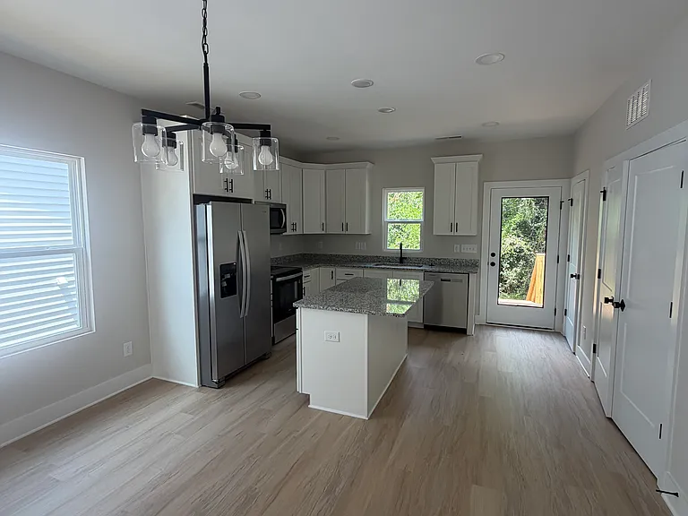212 N Yadkin Ave #A — Photo 5