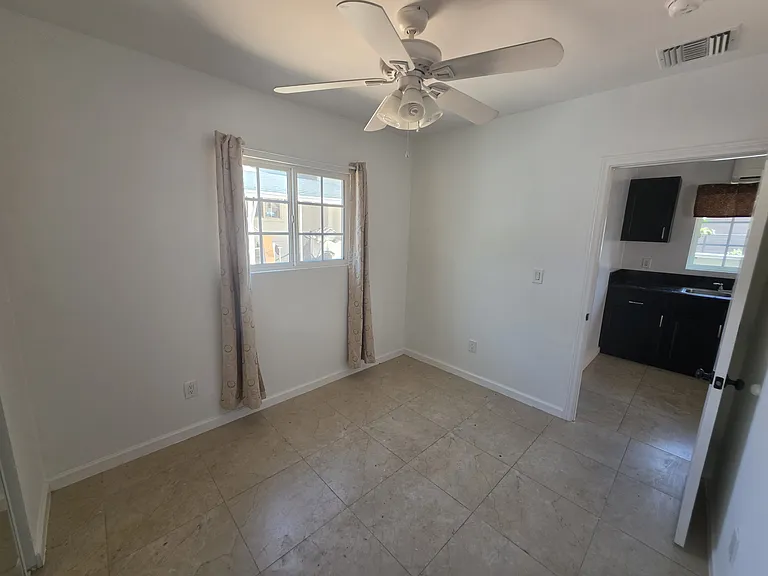 1038 Raymond Ave — Photo 4