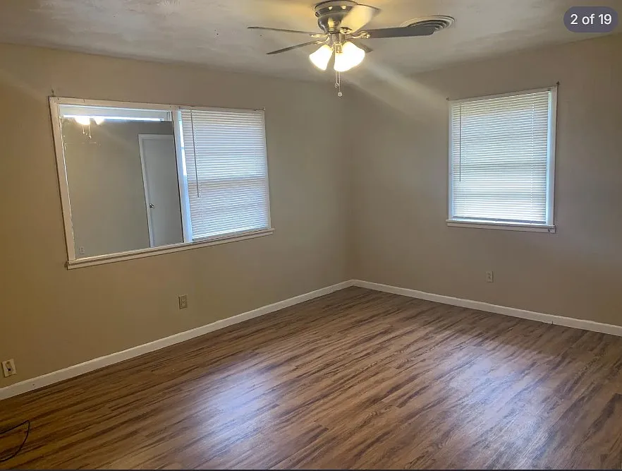 5 bed, 2500 sqft, $1,950 — Photo 2