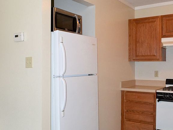 4th image of 363 N 14th St APT 04