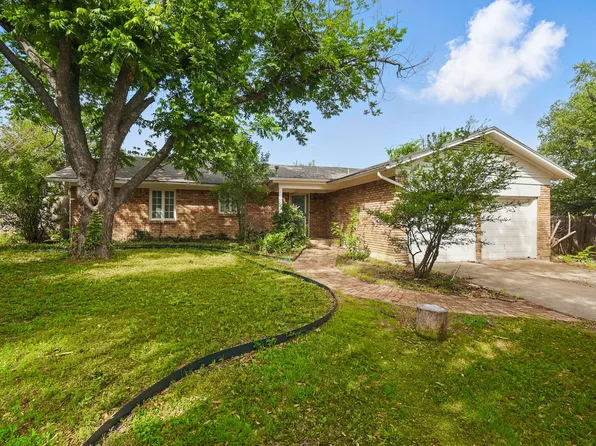 4900 Vega Ct E, Fort Worth, TX 76133