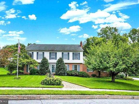 2nd image of 5 Chelsea Cir