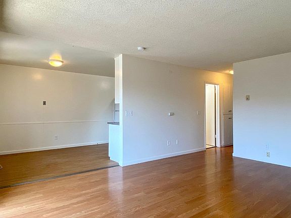 4th image of 4047 Hamilton Ave #E11