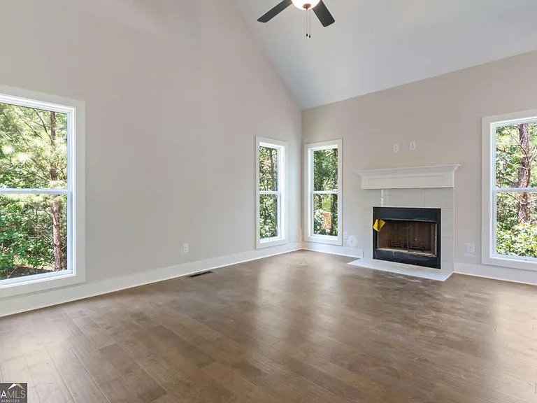 400 Ansley Dr — Photo 7