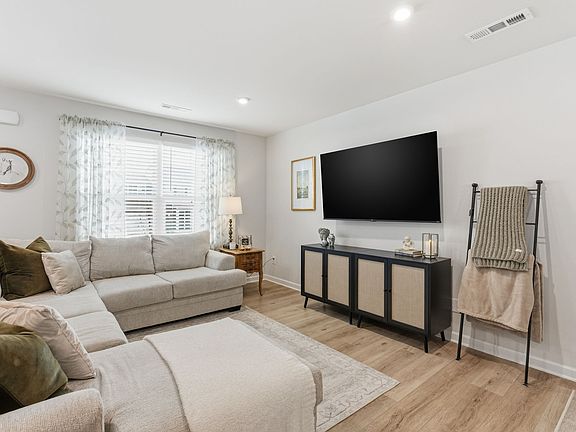 4th image of 3373 Thorpe Rd