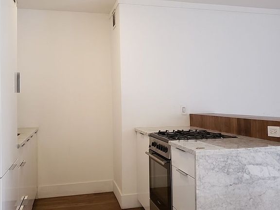 4th image of 200 E 30th St #K6