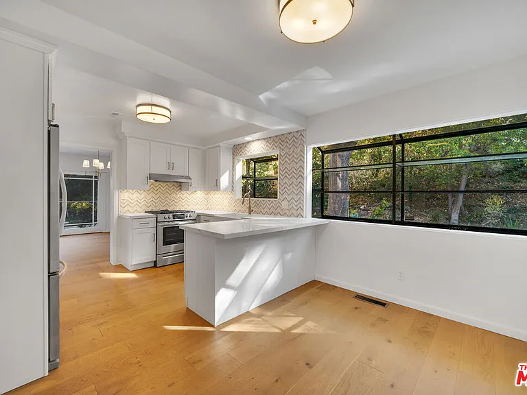 1758 Clear View Dr — Photo 8