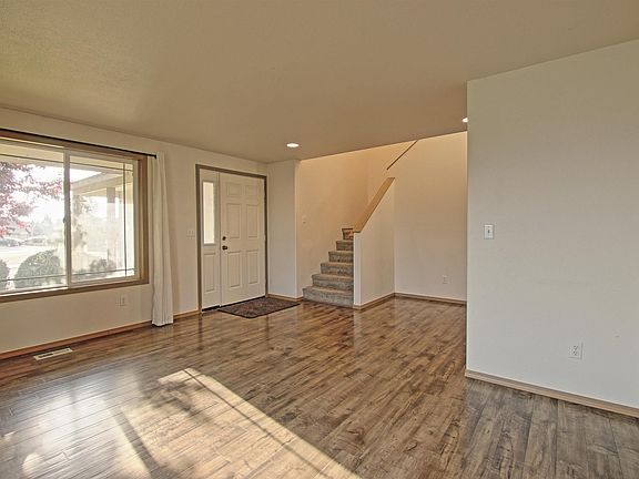 2nd image of 4003 Dartmoor Ln