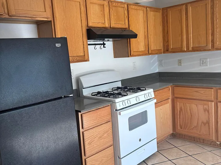 615 Candelaria Rd NW — Photo 4