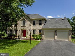 9711 Days Farm Dr, Vienna, VA 22182