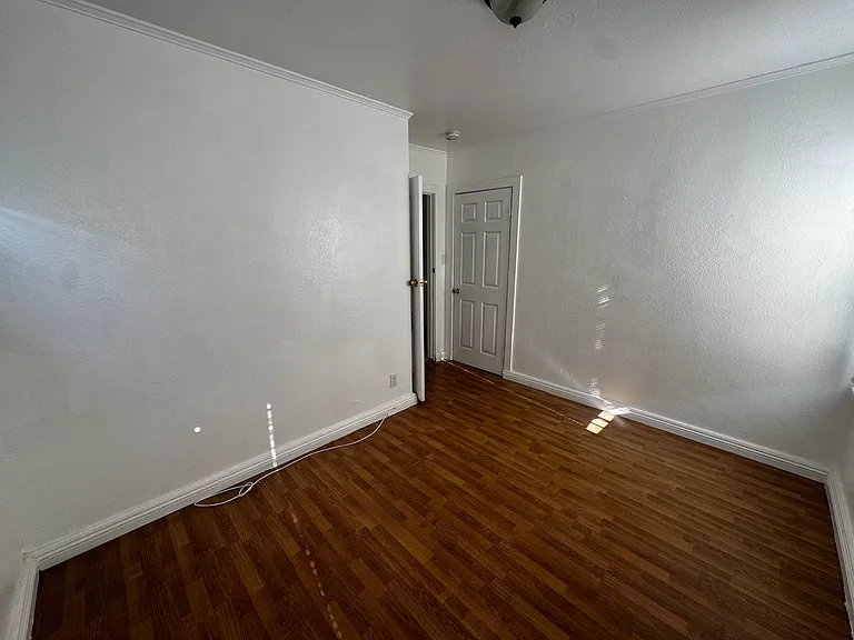 1305 W 56th St #1 — Photo 11