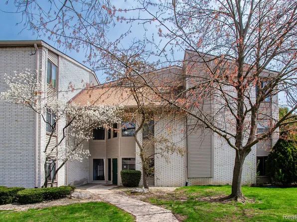 31993 W Twelve Mile Rd Unit 109, Farmington, MI 48334