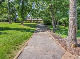 8 Balcon Est, Saint Louis, MO 63141