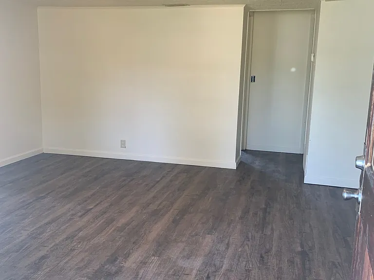 109 White Oak St — Photo 2