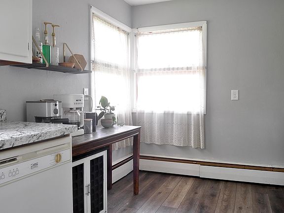 4th image of 2165 Clarke Dr