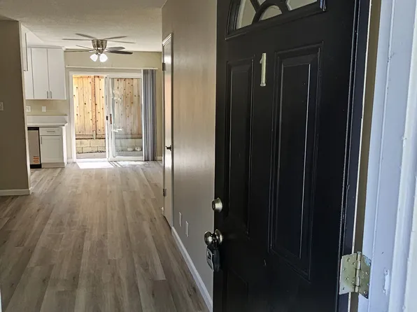 211 16th Pl, Costa Mesa, CA