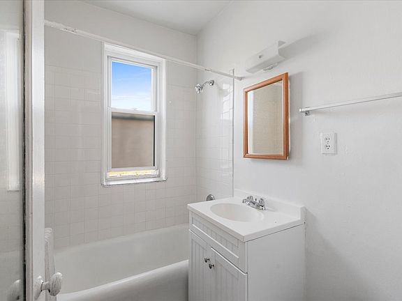 3rd image of 1629 W Morse Ave #2