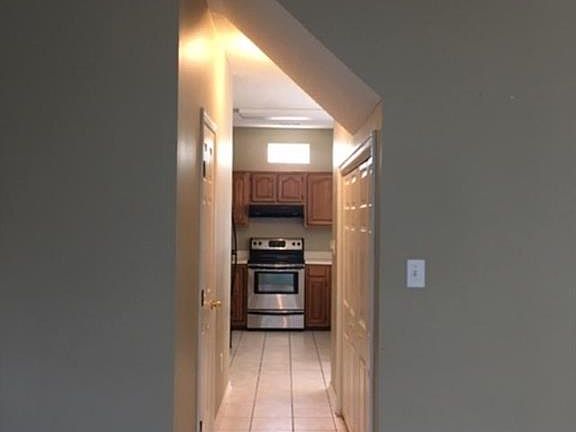 4th image of 846 Worcester Way