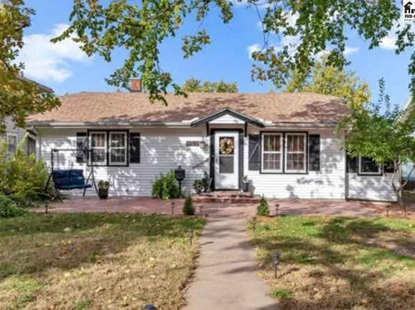 202 E 19th Ave, Hutchinson, KS 67502