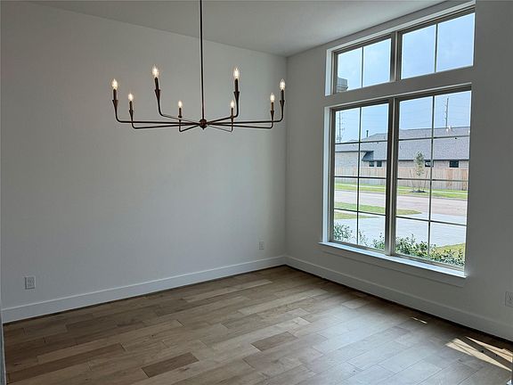 4th image of 4542 Southpoint Rd