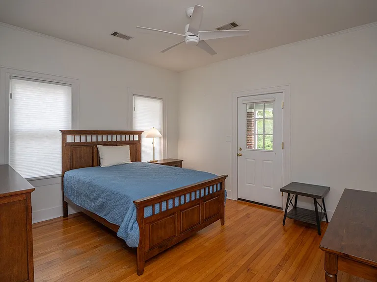 303 N Woodrow St — Photo 7