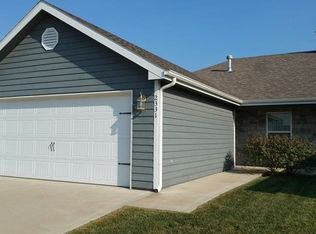 2331 E Sycamore St, Tonganoxie, KS 66086