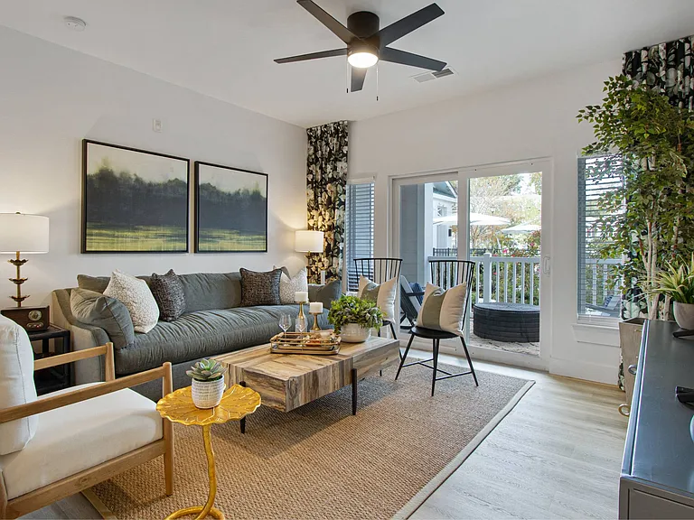 1000 West, Charleston, SC, Living Area