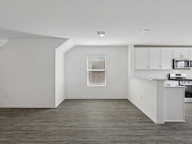 14020 Earlham St — Photo 5