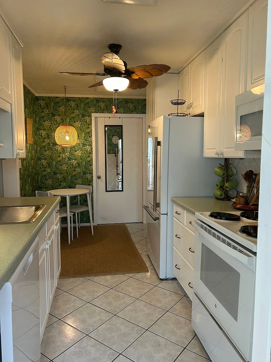 Newer updated appliances - 181 Cocoanut Ave #B