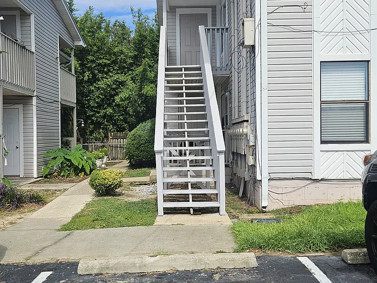 1275 Redwood Ln #B — Photo 23