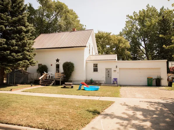 203 Main St, Gwinner, ND 58040