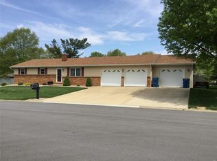 926 Long Branch Rd, Troy, IL 62294