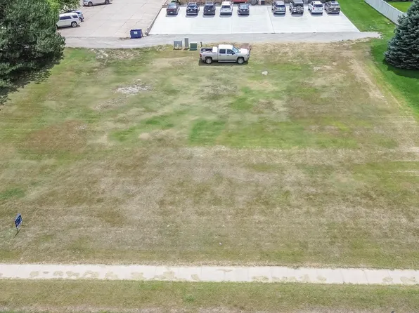 W 15th Ave, Holdrege, NE 68949