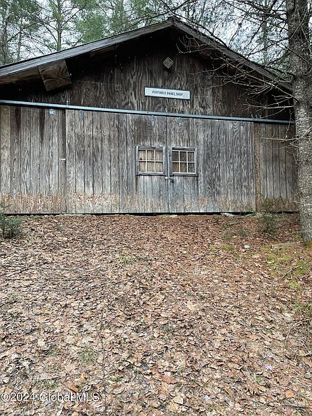 4th image of L7 Mountain Meadows Road