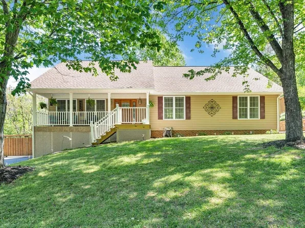 106 Diamond Rd, Salem, VA 24153