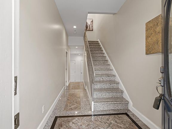 3rd image of 1047 Schwerin St